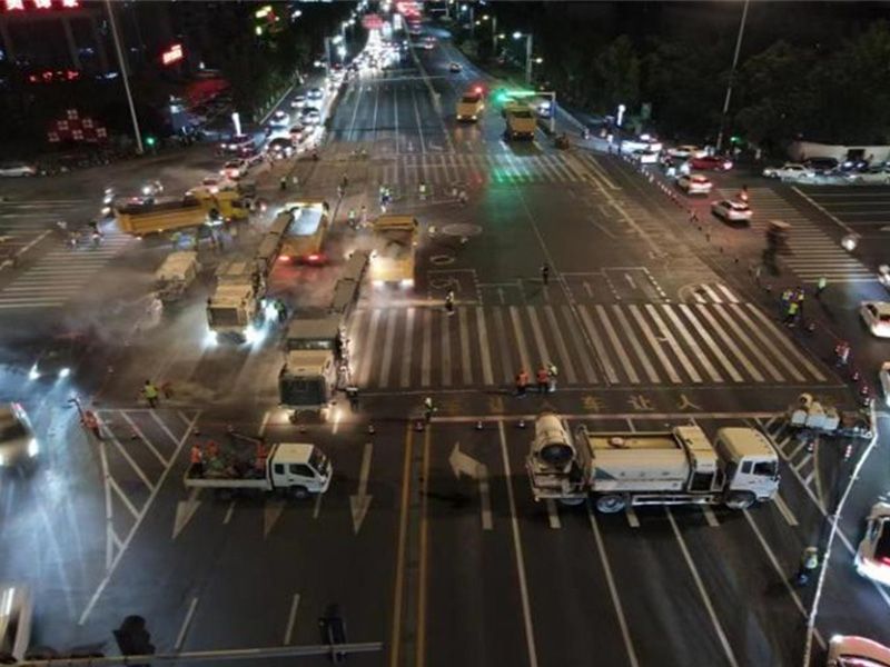 周密部署保路暢通   通宵奮戰(zhàn)圓 滿完工——我公司連夜完成文峰大道與東風(fēng)路交叉路口病害治理搶修突擊任務(wù)