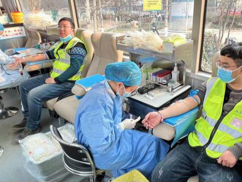 無償獻(xiàn)血   初春暖陽——拓安市政公司下屬子公司興瑞市政 組織職工開展無償獻(xiàn)血活動(dòng)